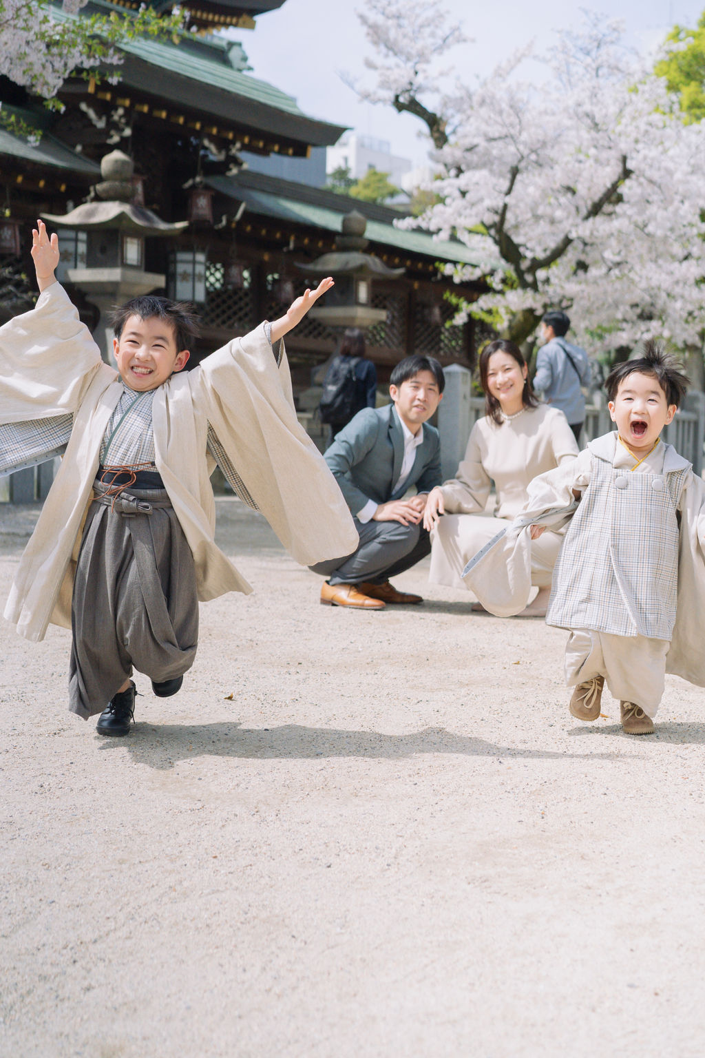 【桜と一緒に七五三&お宮参り撮影】大阪天満宮で特別な思い出を残しませんか?