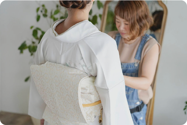 スタジオお戻り（訪問着レンタルの場合、ご祈祷後に再度タクシーに乗ってスタジオに戻ったら、着替えて解散となります。）（ご祈祷の混雑状況によってお戻りの時間は変わります）